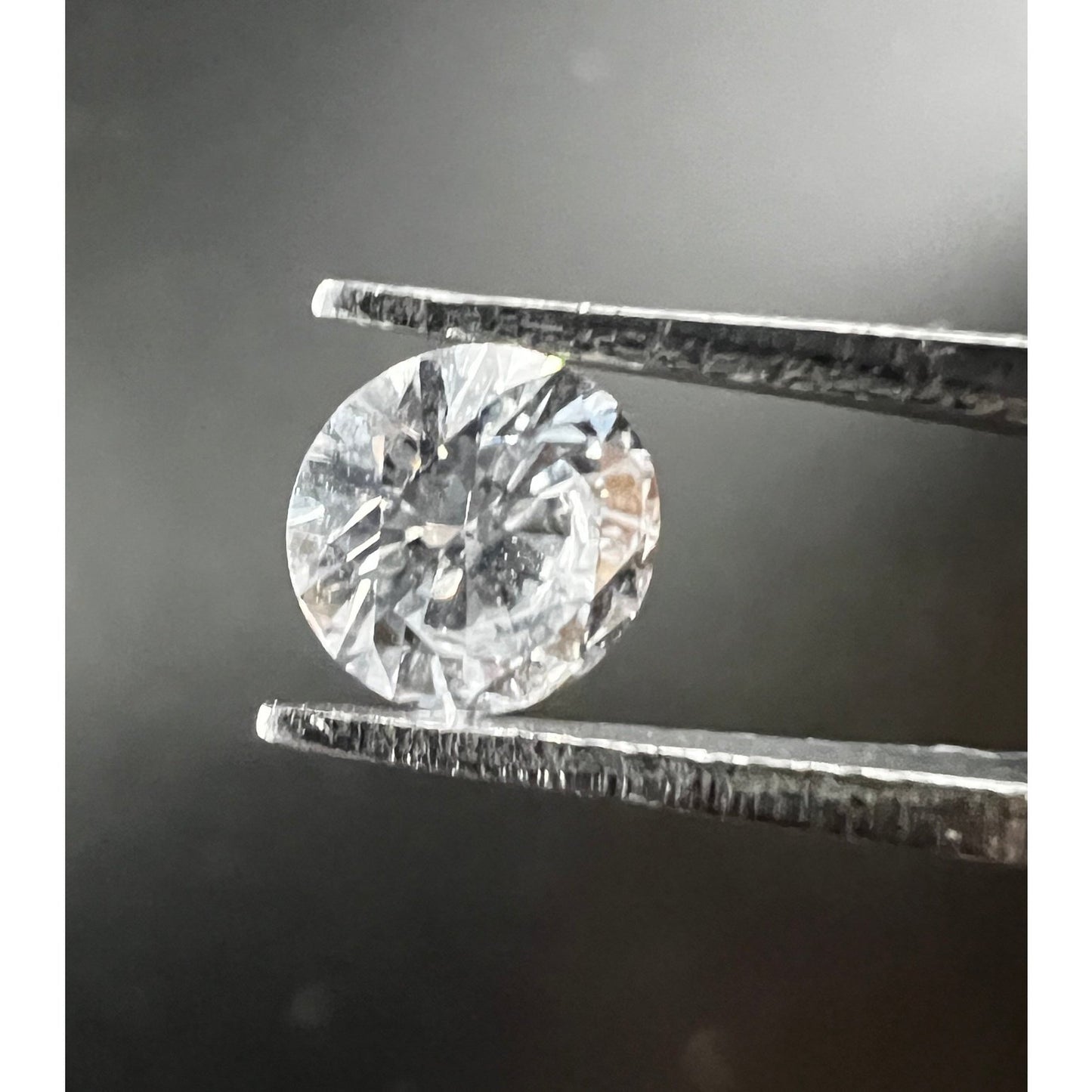 0.485 Karat Diamant Farbe H