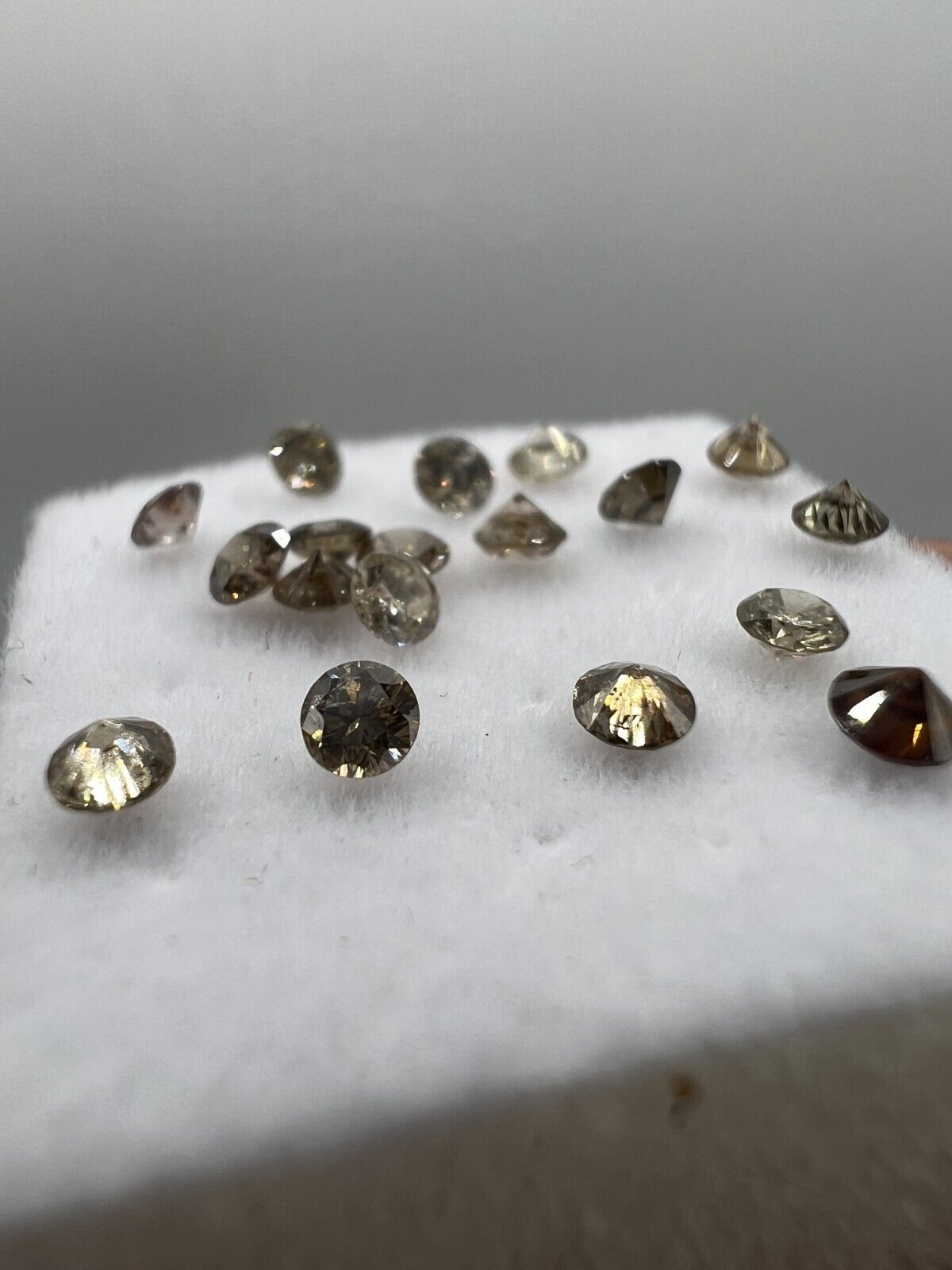 Loser Diamant Mit 0,07 Carat Schöner Fancy Champagne Farbener Diamant