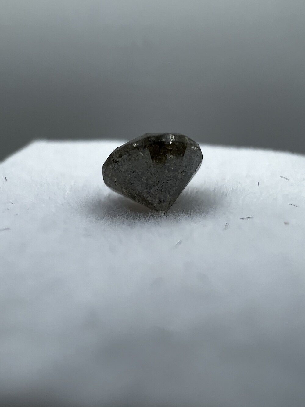 Loser Diamant Mit 0,86Carat Schöner Fancy Dunkel Rötlich Farbener Diamant