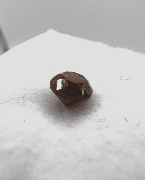 Loser Diamant Schöner Farbintensiver Rötlicher Diamant mit 0,555 Karat
