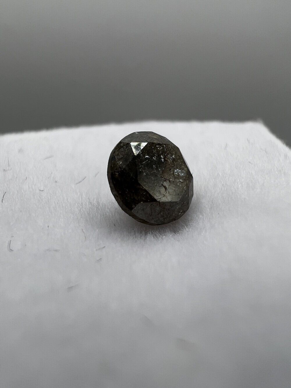 Loser Diamant Mit 0,86Carat Schöner Fancy Dunkel Rötlich Farbener Diamant
