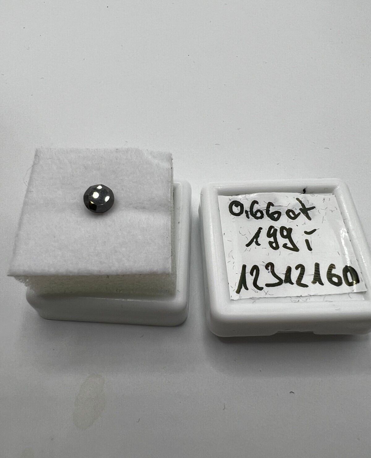 Loser Diamant Mit 0,66 Carat Schöner Fancy Diamant