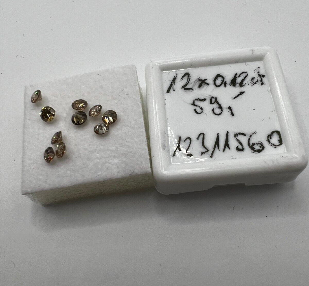 Lose Diamanten Mit 0,12 Carat Schöner Fancy Champagne Farbener Diamant