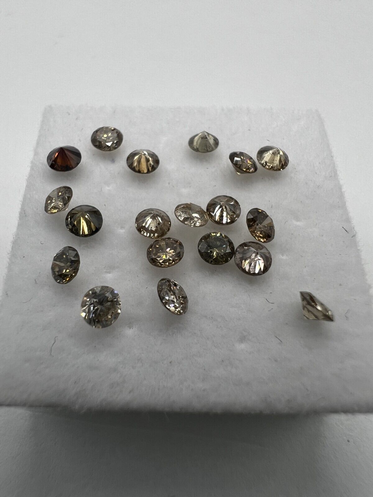 Loser Diamant Mit 0,07 Carat Schöner Fancy Champagne Farbener Diamant