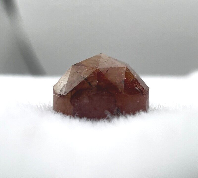 Loser Diamant Mit 0,9 Carat Schöner Fancy Dunkel Braun-Rötlich Farbener Diamant
