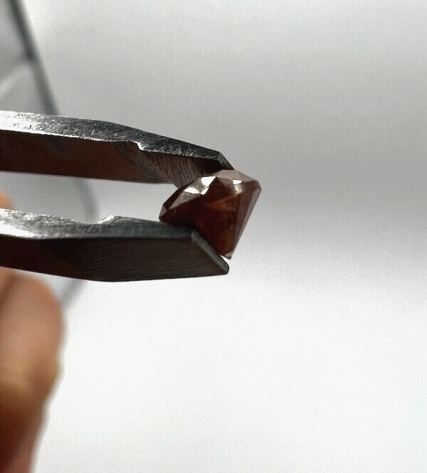 Loser Diamant mit 0,585 Carat Schöner Champagne Farbener Diamant