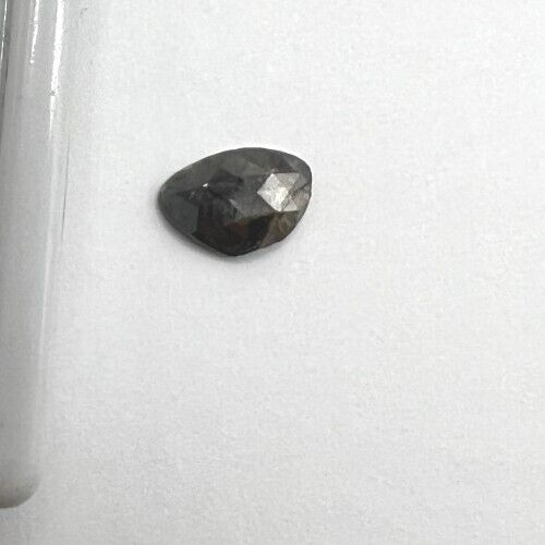 Loser Natürlicher Fancy Dunkelgrüner Diamant Mit 0,645 Carat