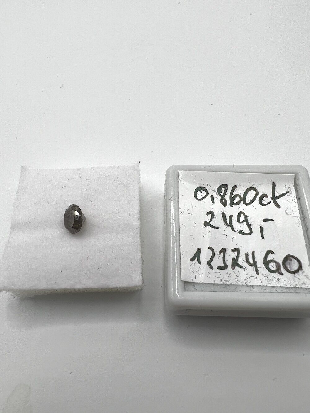 Loser Diamant Mit 0,86Carat Schöner Fancy Dunkel Rötlich Farbener Diamant