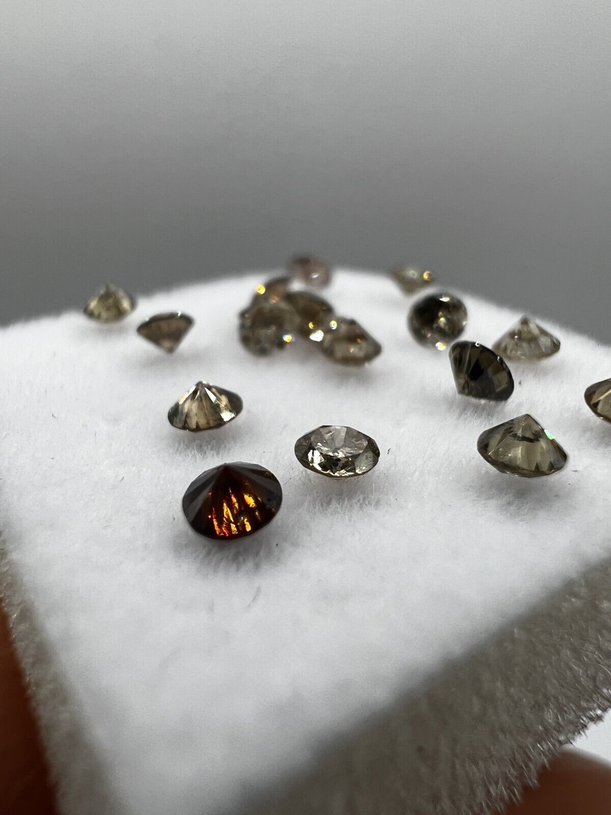 Loser Diamant Mit 0,07 Carat Schöner Fancy Champagne Farbener Diamant
