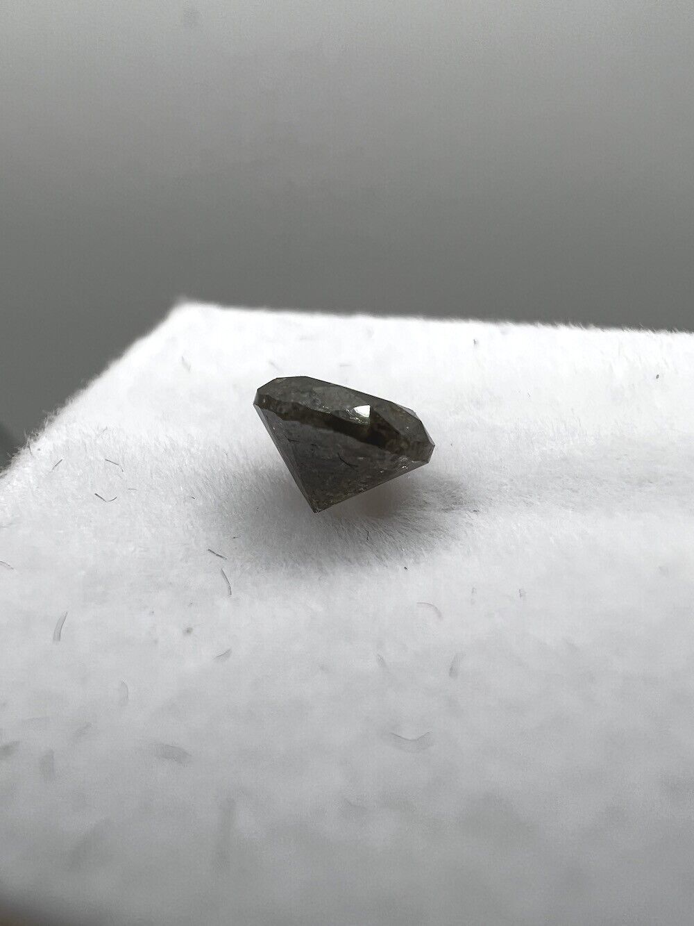 Loser Diamant Mit 0,86Carat Schöner Fancy Dunkel Rötlich Farbener Diamant