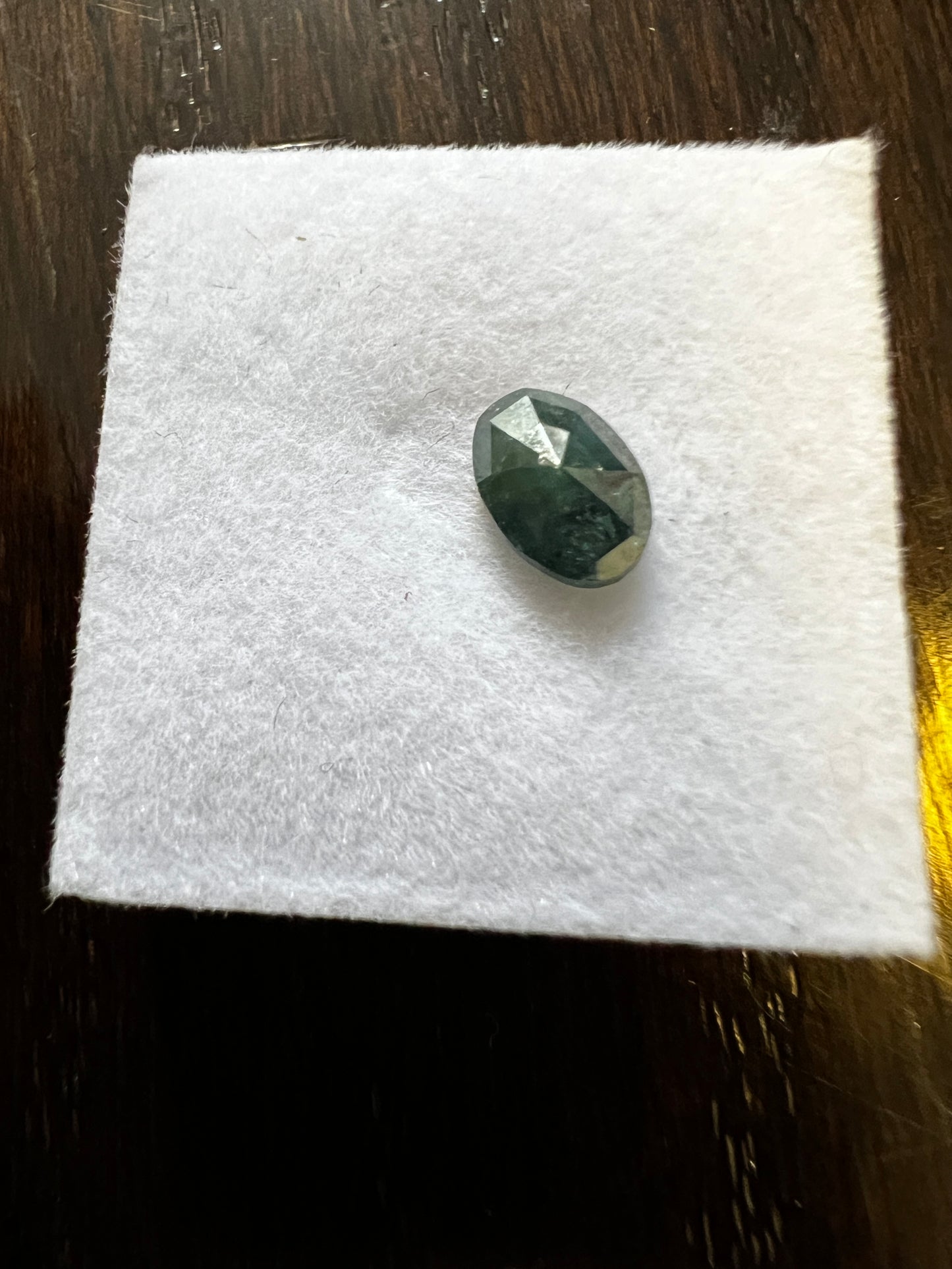 0.70 Carat Diamant Grün schimmernd Dunkel