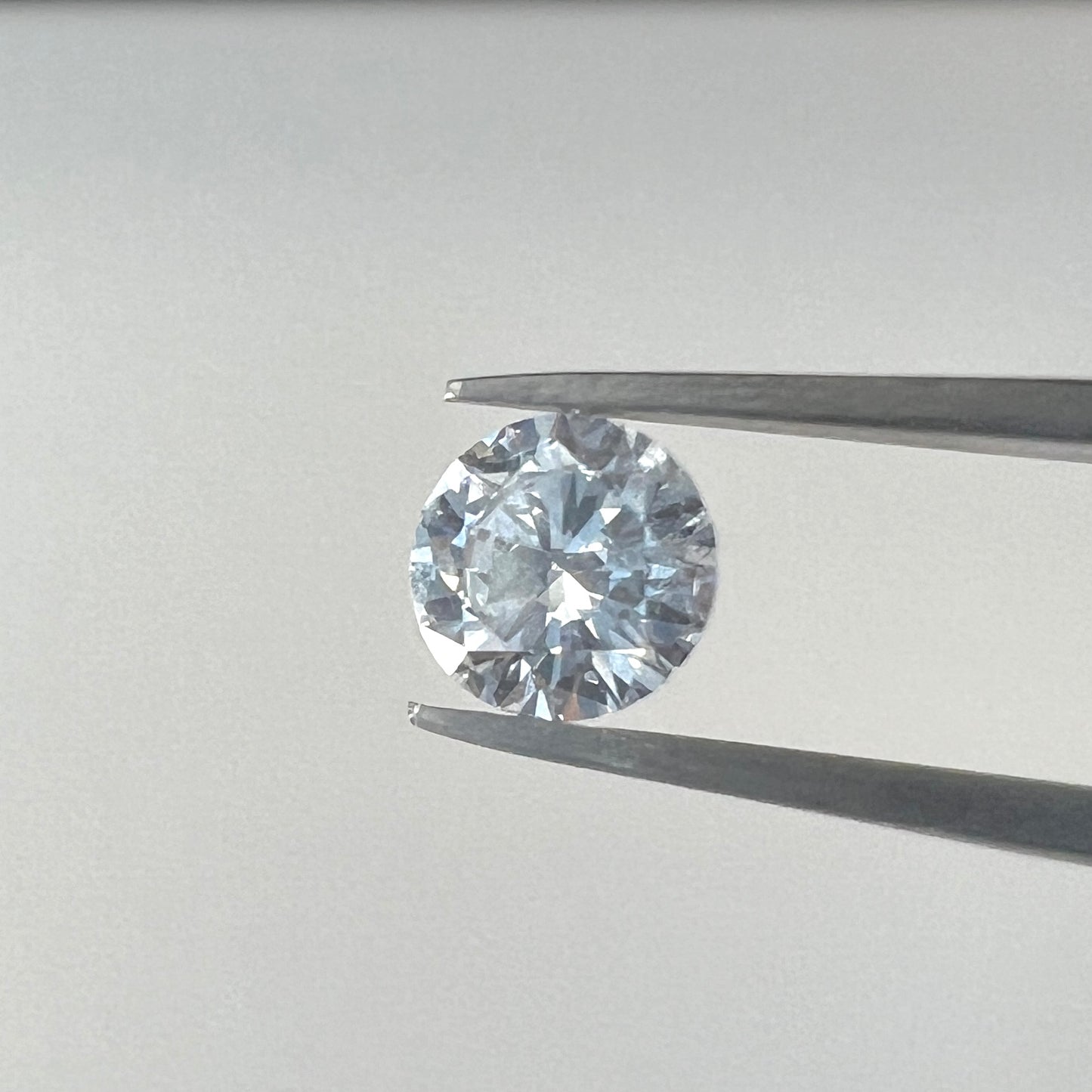 0.485 Karat Diamant Farbe H