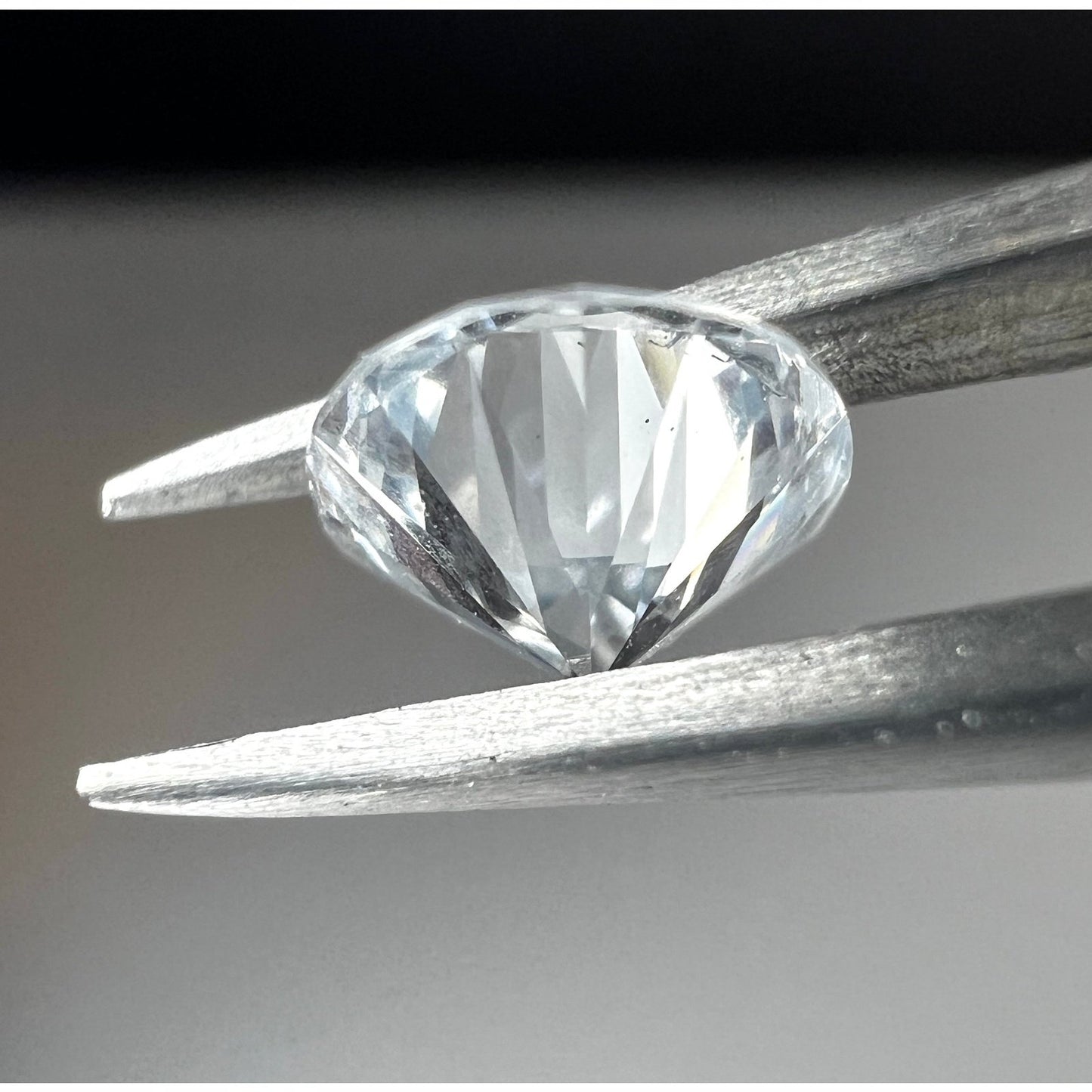 0.485 Karat Diamant Farbe H