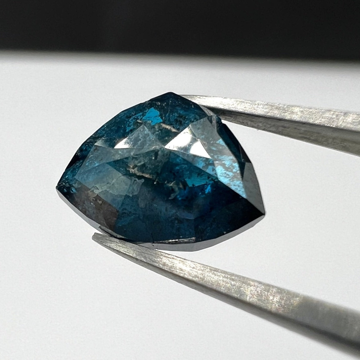 1.775 Karat Diamant Blau