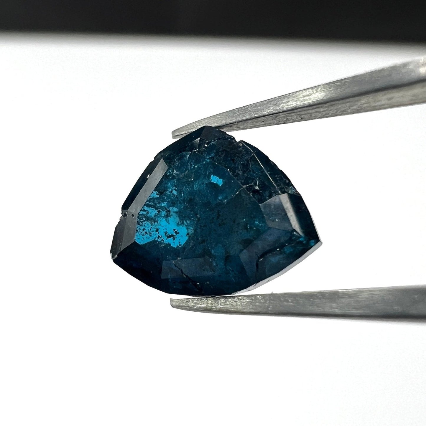 1.775 Karat Diamant Blau