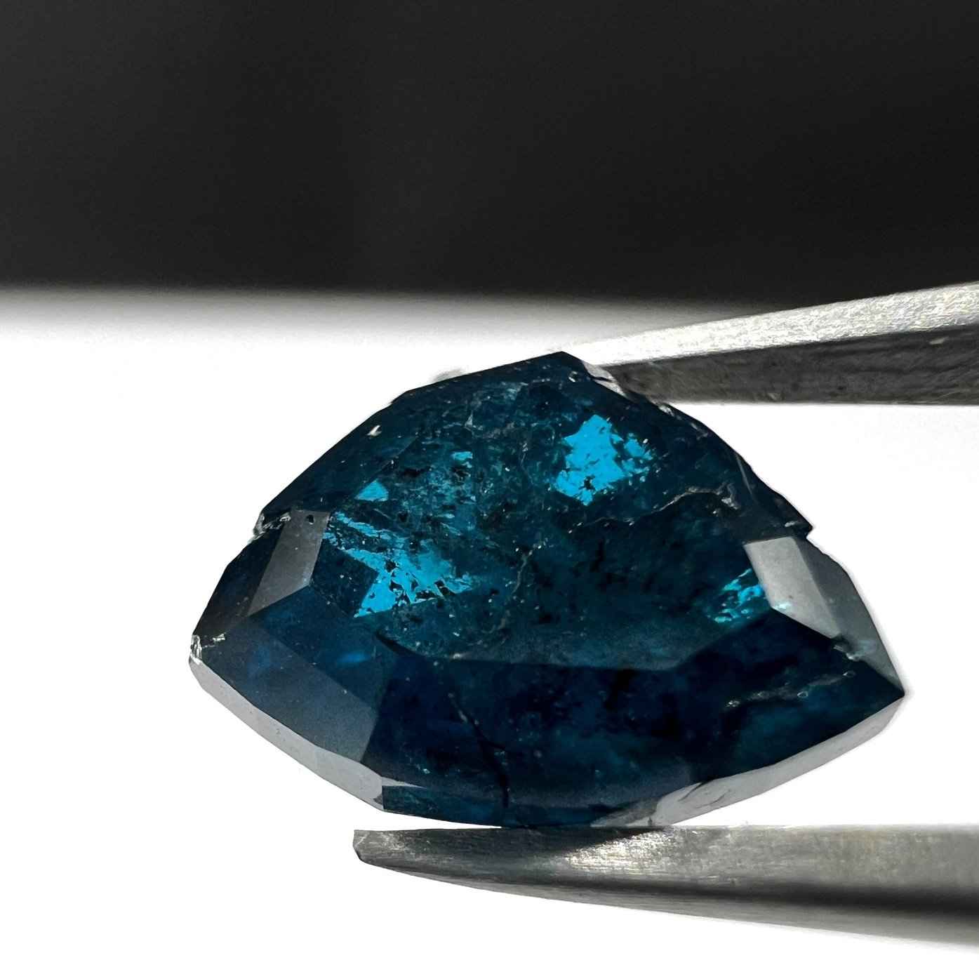 1.775 Karat Diamant Blau