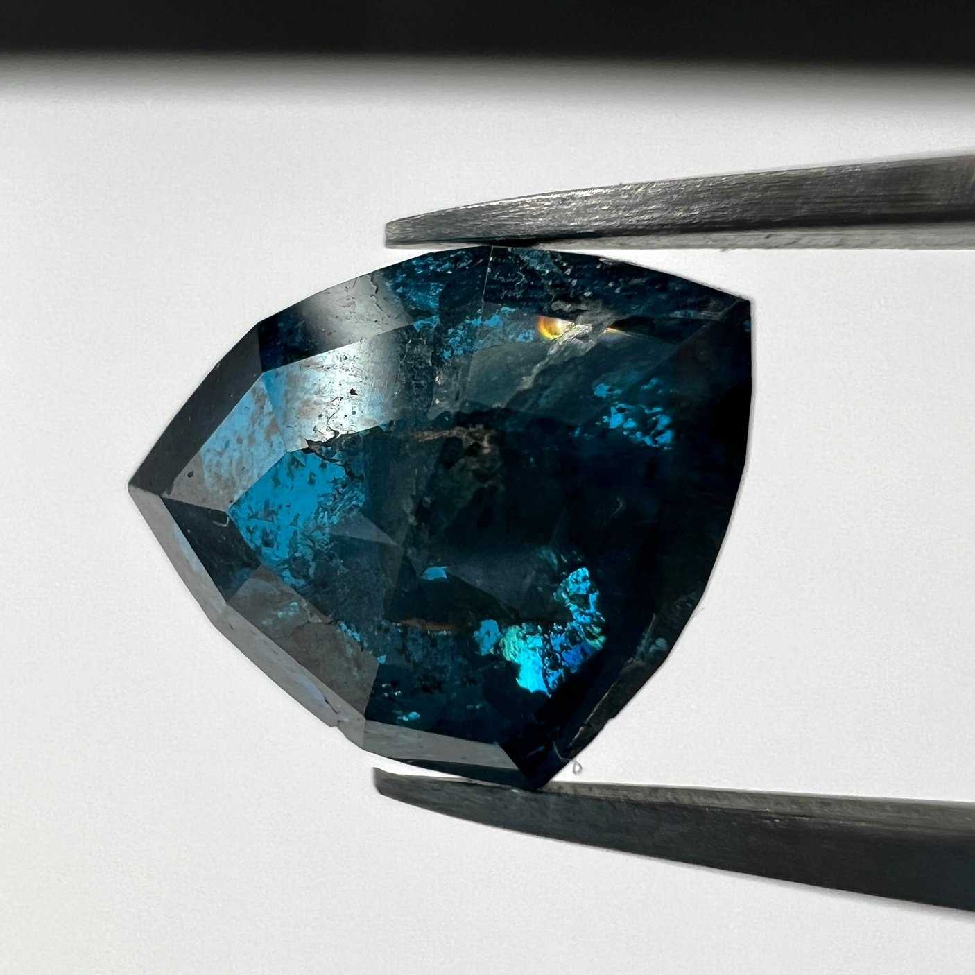 1.775 Karat Diamant Blau
