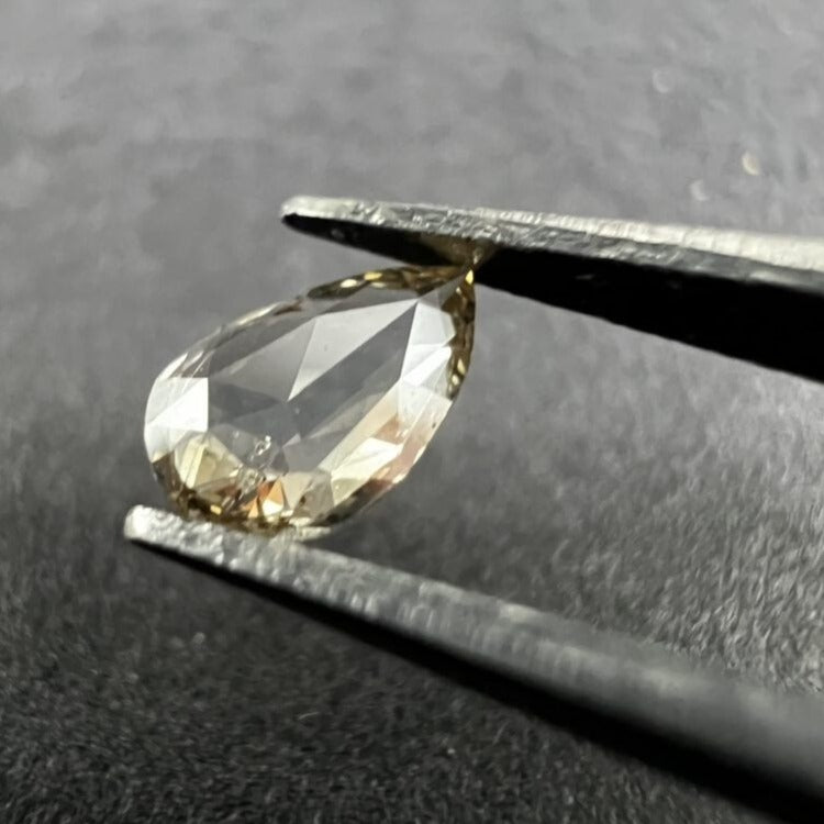 0.27 Karat Diamant Fancy Champagner