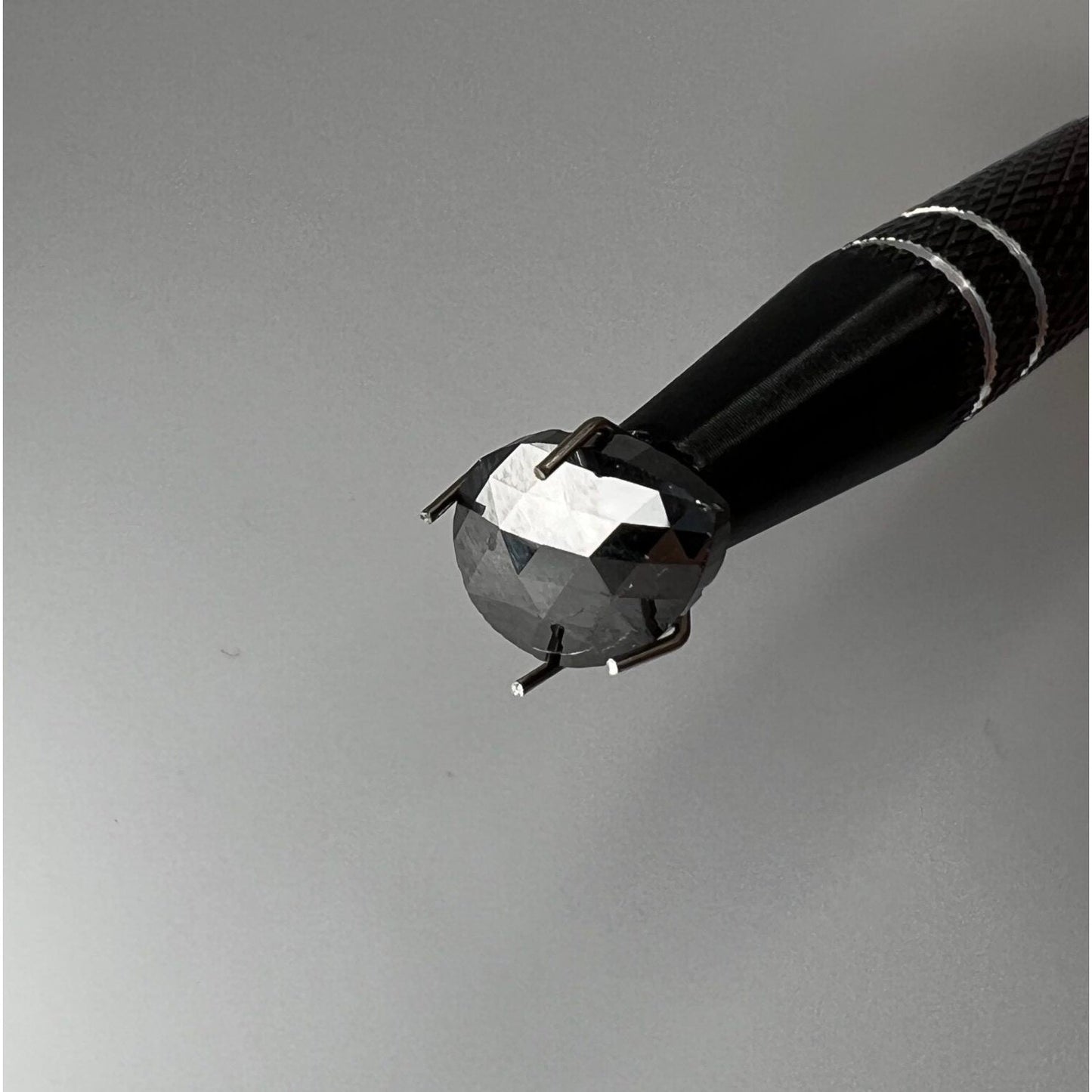 Schwarzer Diamant 1.96ct I Rose Cut Pear zertifiziert