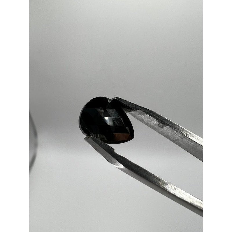 Schwarzer Diamant 1.96ct I Rose Cut Pear zertifiziert