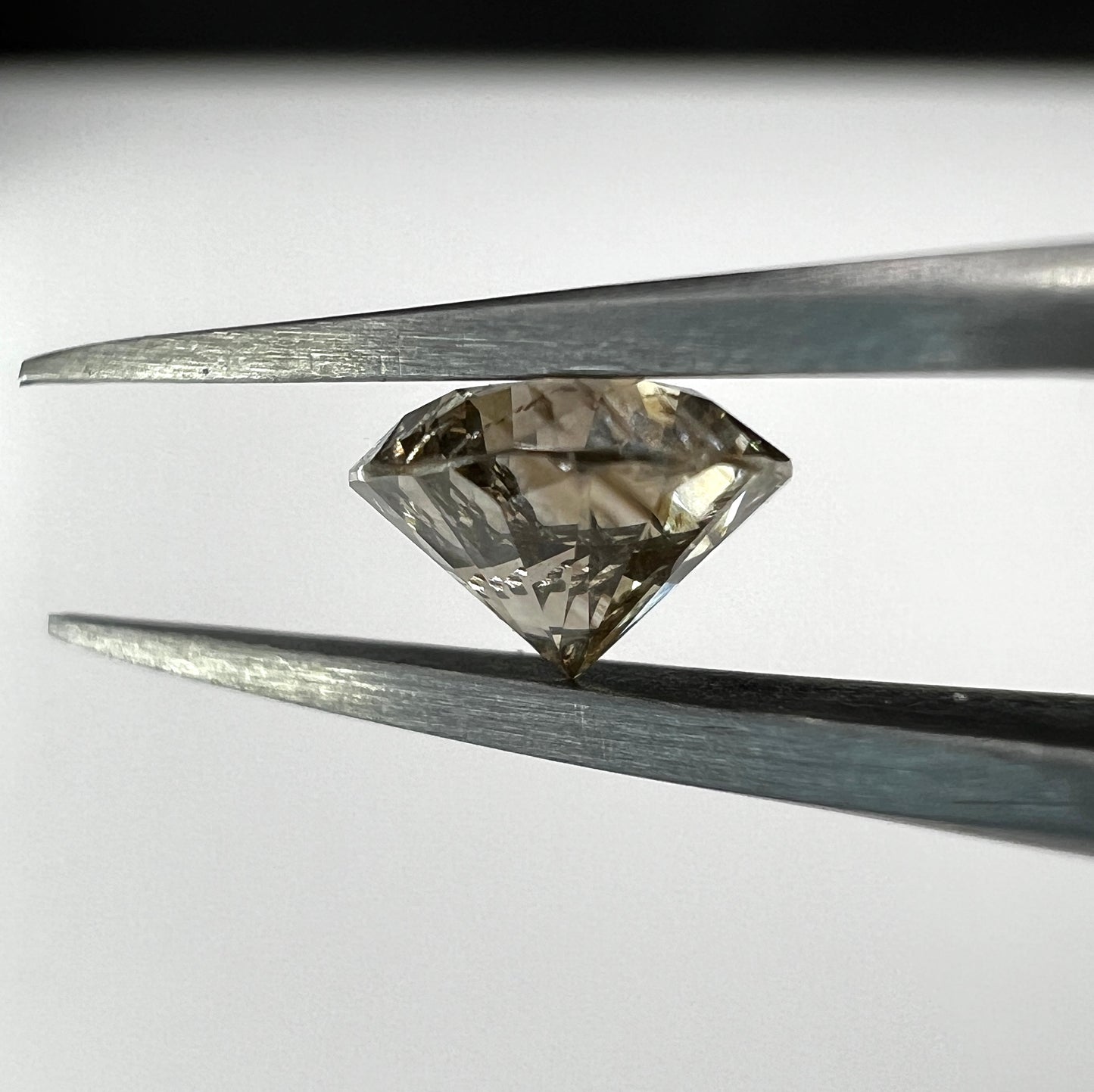 0.765 Carat Diamant braun schimmernd
