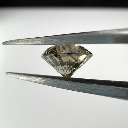 0.765 Carat Diamant braun schimmernd
