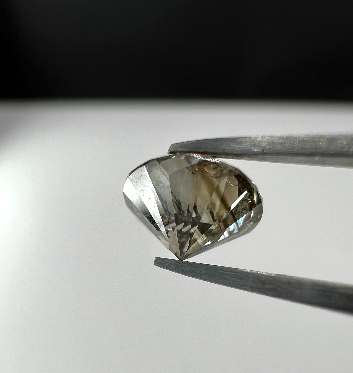 0.765 Carat Diamant braun schimmernd