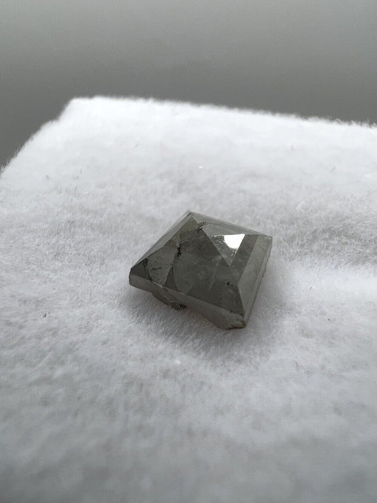 Loser Diamant Mit 0,92 Carat Schöner Fancy Dunkel Grau Farbener  Diamant