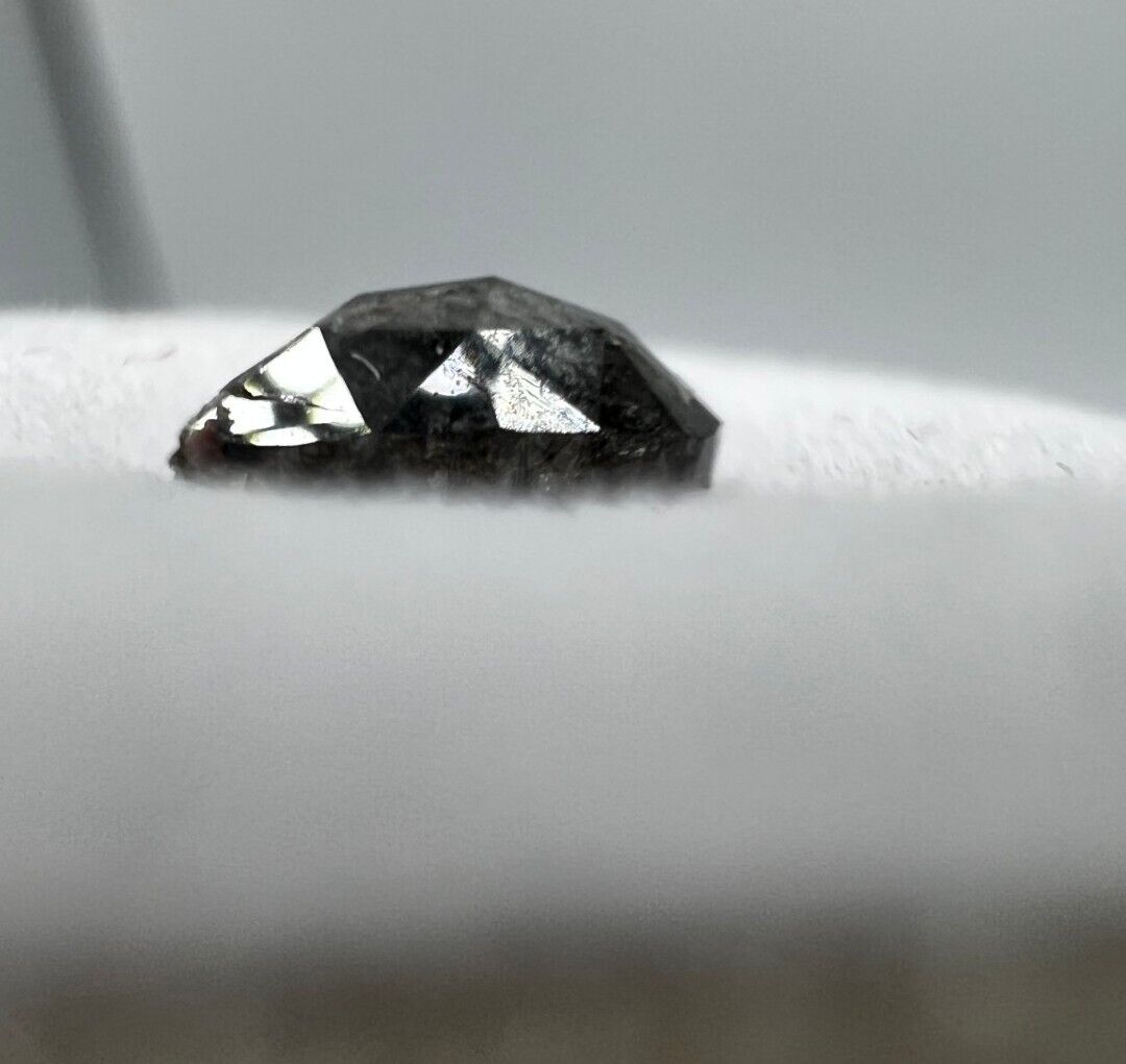 Loser Diamant Mit 0,615 Carat Schöner Schwarzer Diamant 