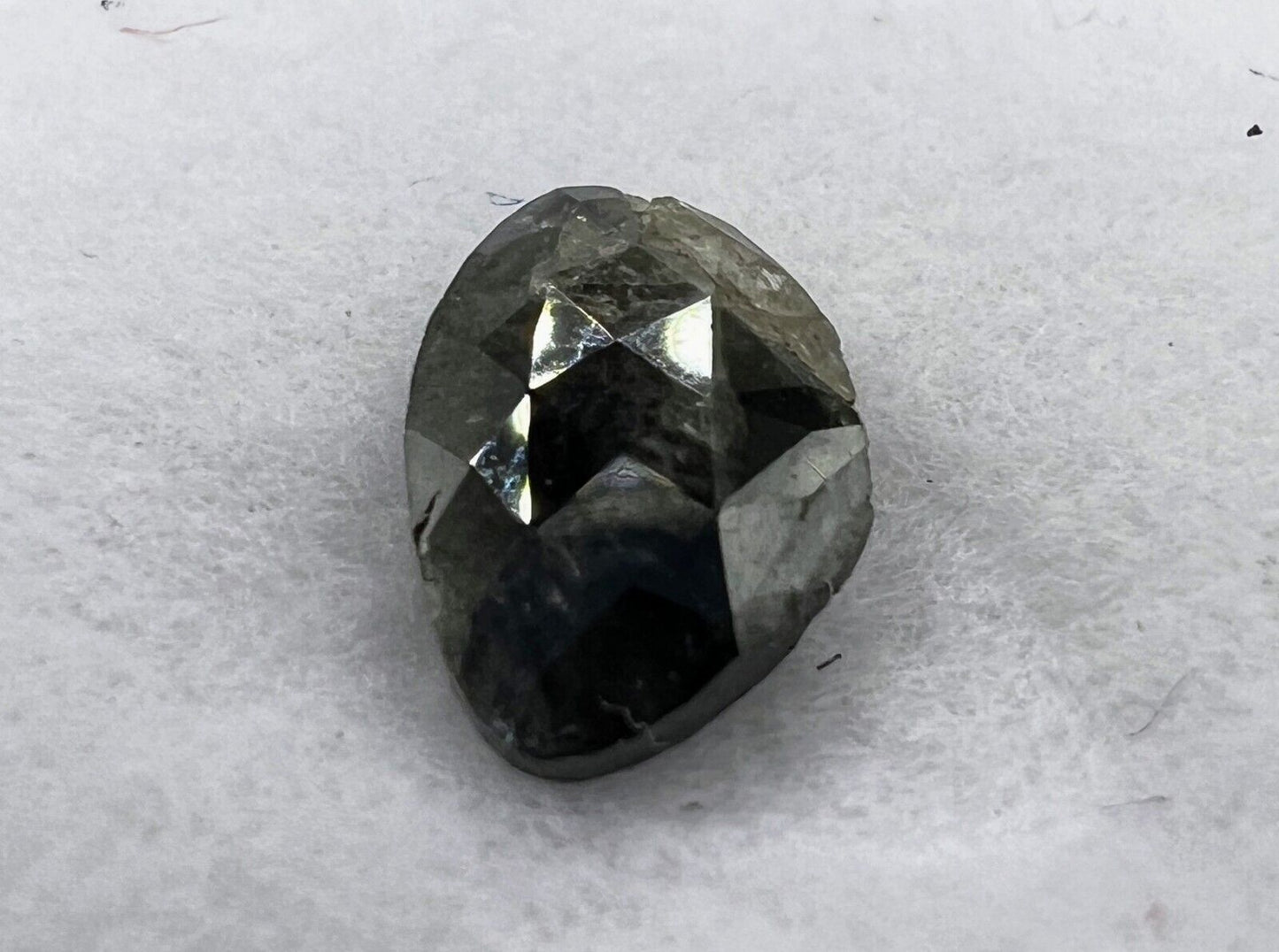 Loser Natürlicher Fancy Dunkelgrüner Diamant Mit 0,645 Carat