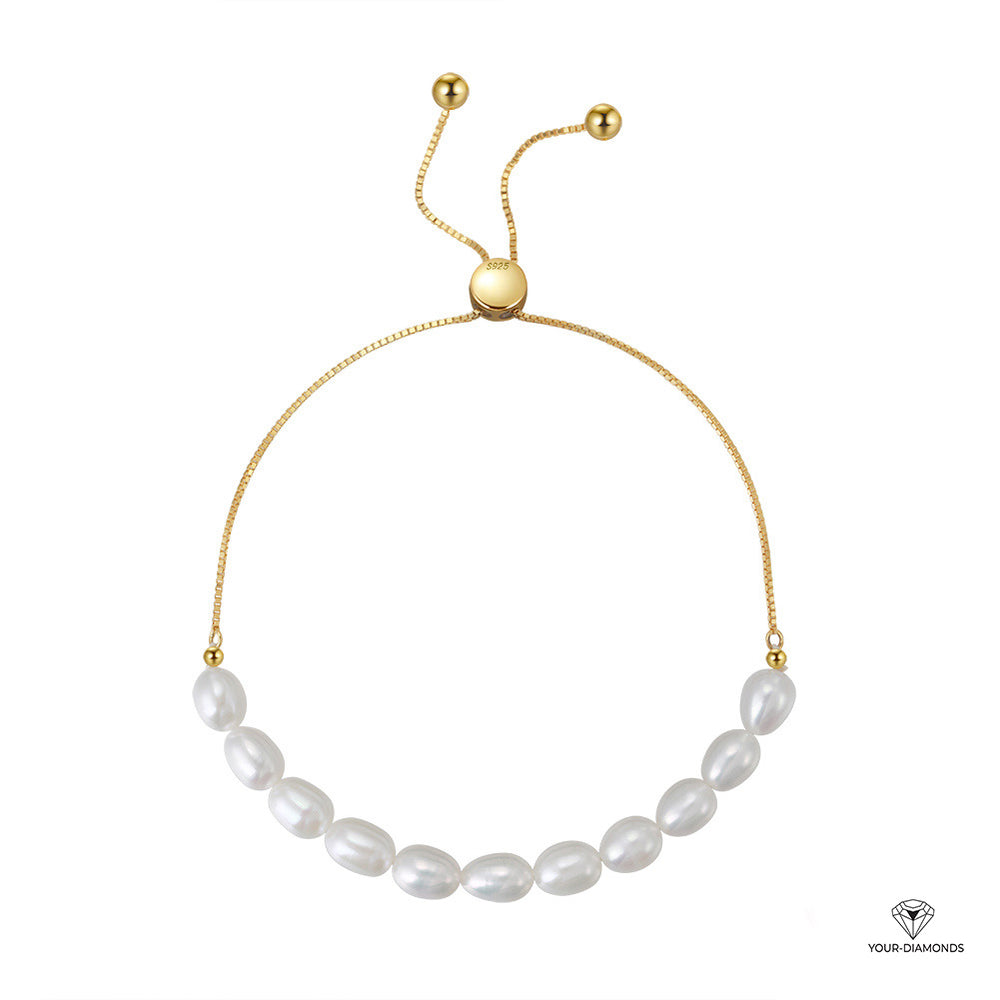 Armband aus 925 Sterlingsilber mit 14K Gold und Süßwasserperlen (Ø 4–5 mm) auf hellem Untergrund