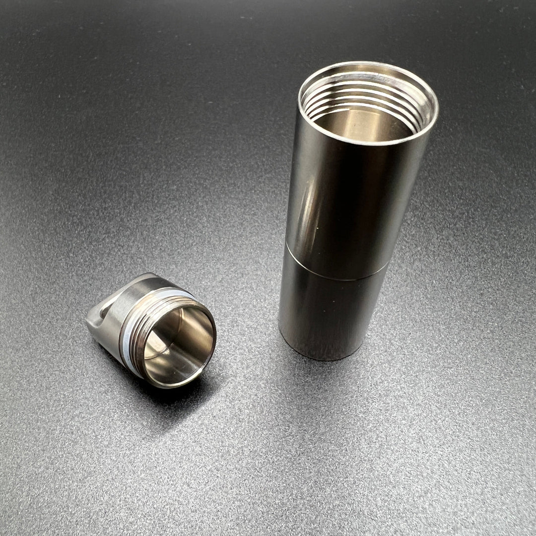 Titan Dose mit verschiedenen Verschlussarten zur Aufbewahrung von diamanten oder Goldsplittern