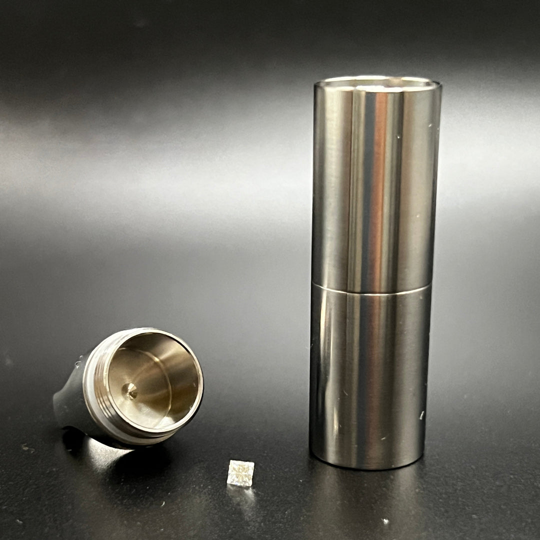 Diamantaufbewahrungsbox aus Titan mit Diamant