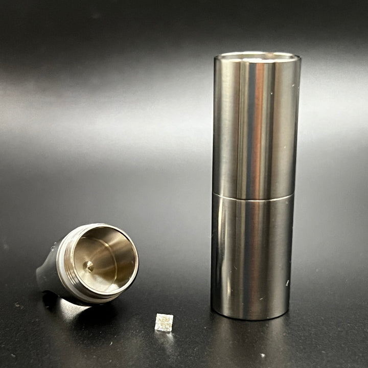 Diamantaufbewahrungsbox aus Titan mit Diamant