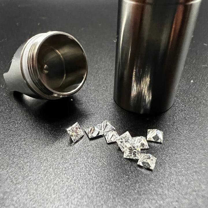 Diamantaufbewahrungsbox aus Titan mit Diamanten