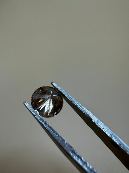 0.715 Carat Diamant Champagne Fancy