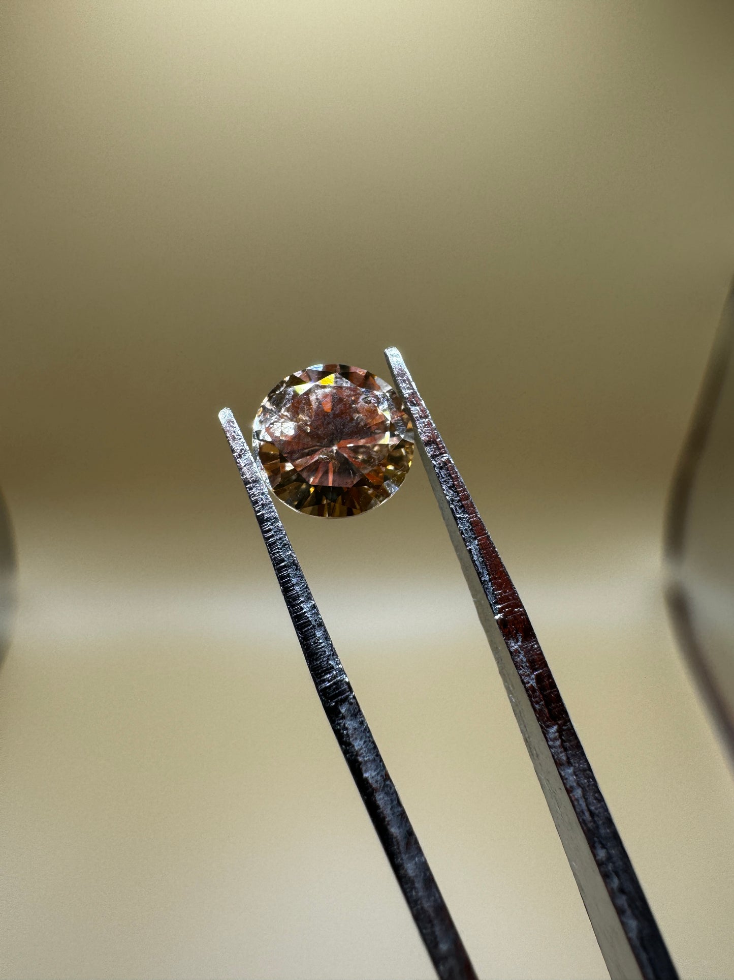 0.715 Carat Diamant Champagne Fancy