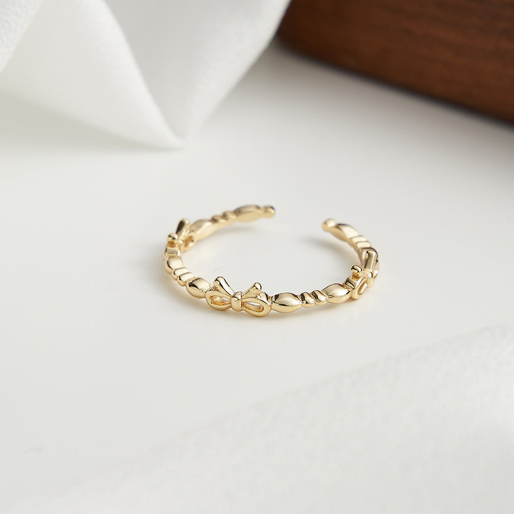 Ring aus 925 Sterlingsilber 14K vergoldet mit Schleifen mit Deko.