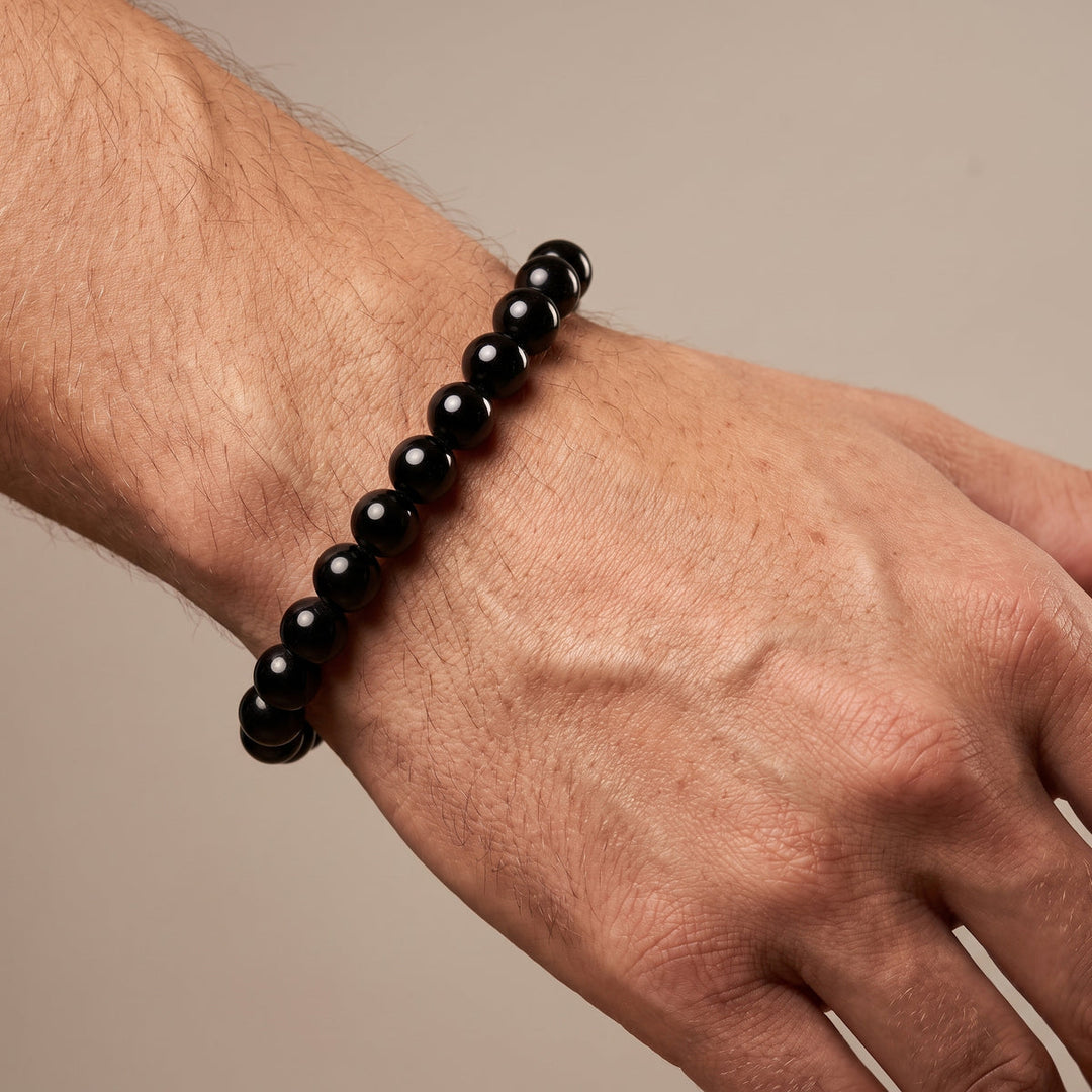 Onyx Armkette 8mm, getragen am Handgelenk